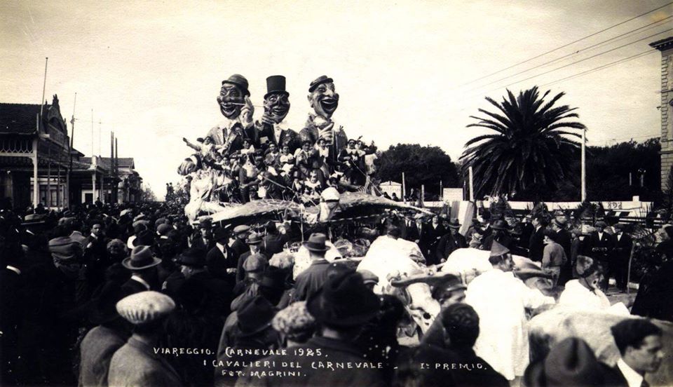 Carnevale di Viareggio - Carro allegorico "i cavalieri del carnevale" - immagine del 1925 